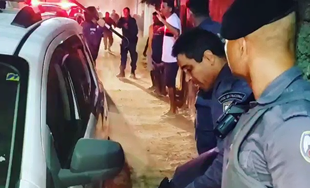 Mais informações: Prisão de suspeito armado terminou em confusão, no bairro Taquara I
