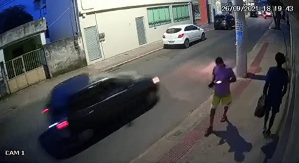 Sujeito furta dois celulares em apenas 1 minuto na Serra