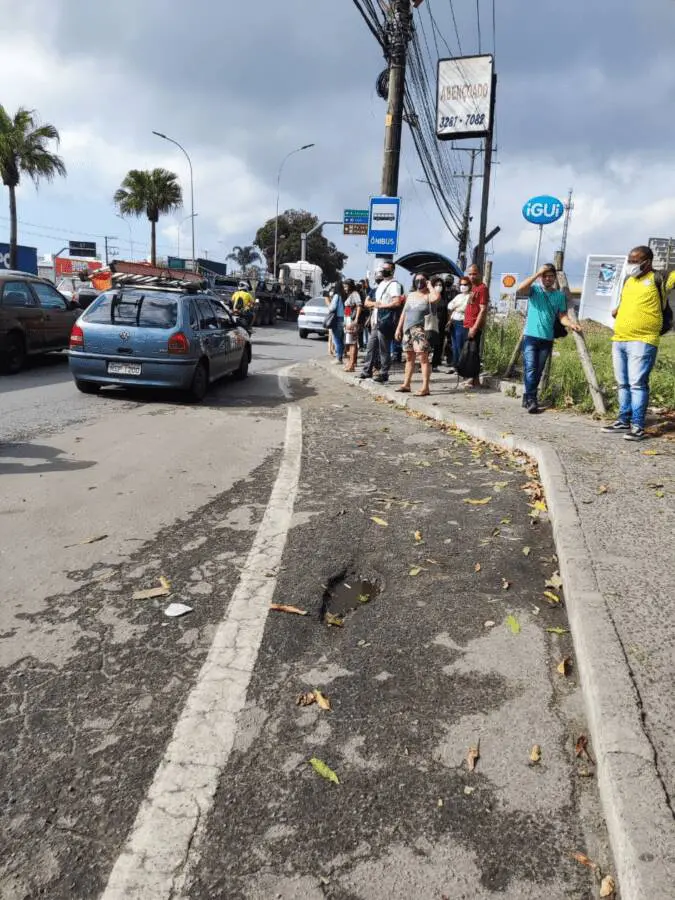 Segunda-feira começou mega caótico para passageiros e motoristas na Serra