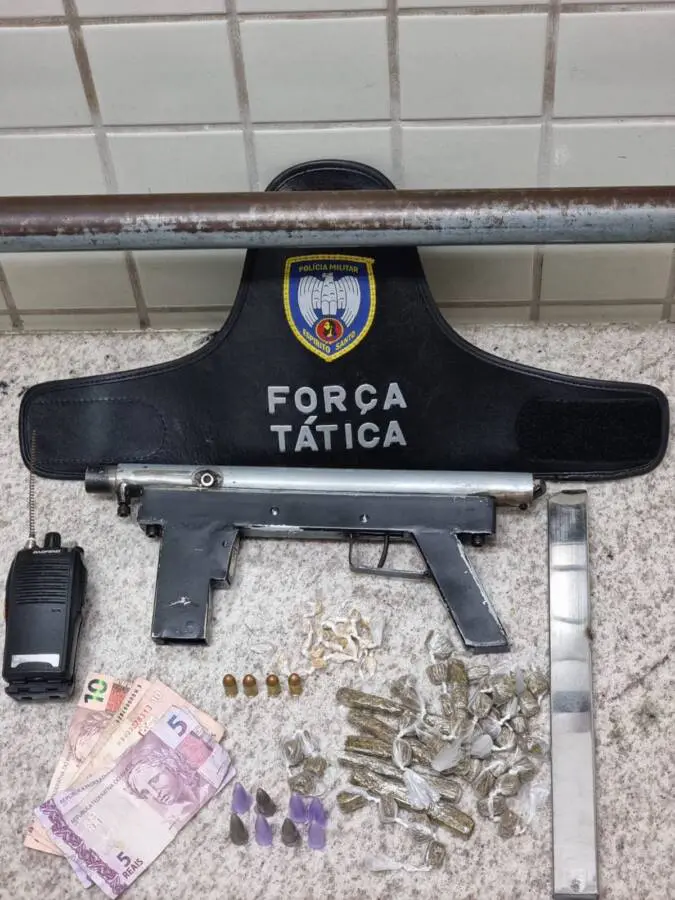 Após denúncia anônima Força Tática do 6º BPM apreende submetralhadora na Serra