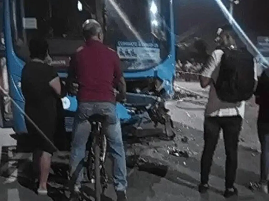Grave acidente nesta noite de quarta-feira (27) em Jacaraípe