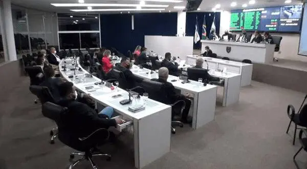 Fim da mordomia: Projeto de regulamentação dos carros oficias da Câmara da Serra vira alvo de polêmica