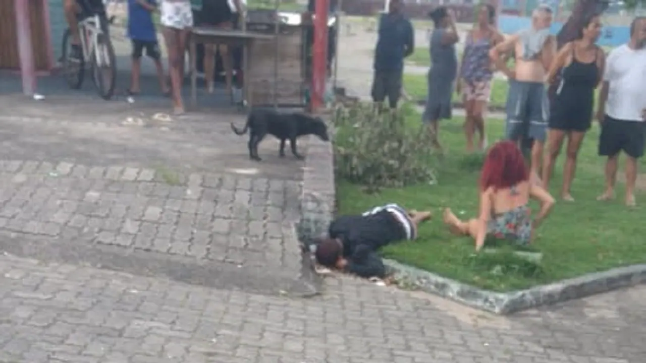 Atualizado: Casal baleado em praça do bairro Serra Dourada III