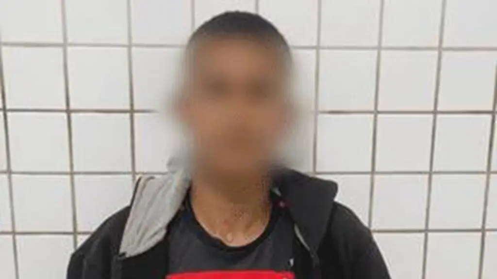 Assaltante de ônibus usando faca termina capturado pela Polícia Militar Assaltante de ônibus usando faca termina capturado pela Polícia Militar