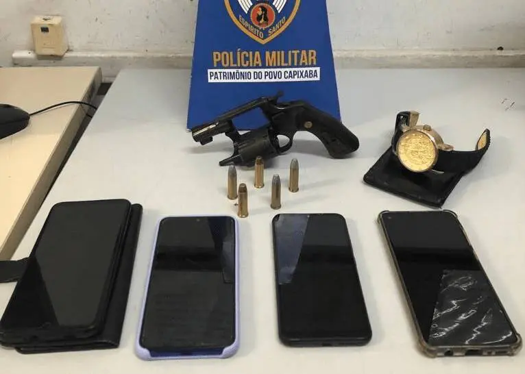 PM prende dois suspeitos de assalto a mão armada na Serra