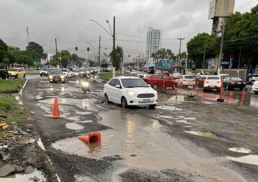 Atenção motoristas: Os buracos estão de volta e são o terror de quem dirige na Serra