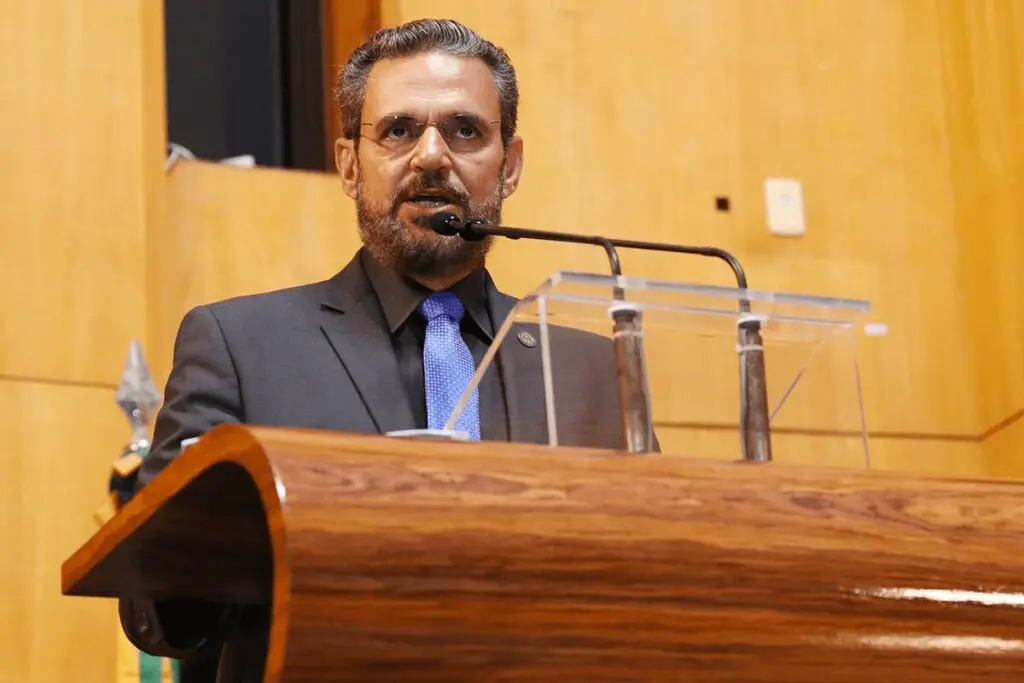 Deputado quer limitar a mordomia do auxílio-moradia para cargos comissionados no governo do estado