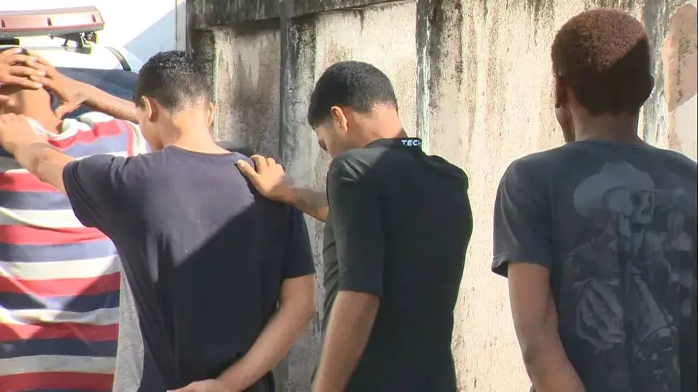 Homens fazem arrastão em ônibus Transcol e terminam presos pelo Força Tática