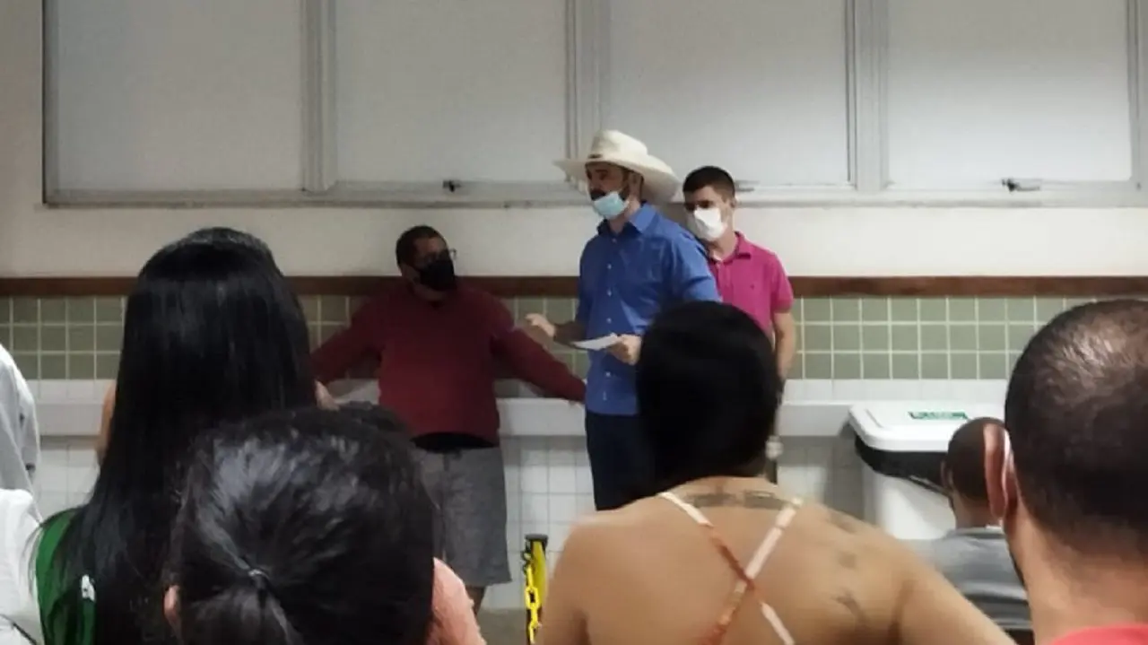 Sofrendo com atendimento na saúde pública da Serra? Chame o Pablo!