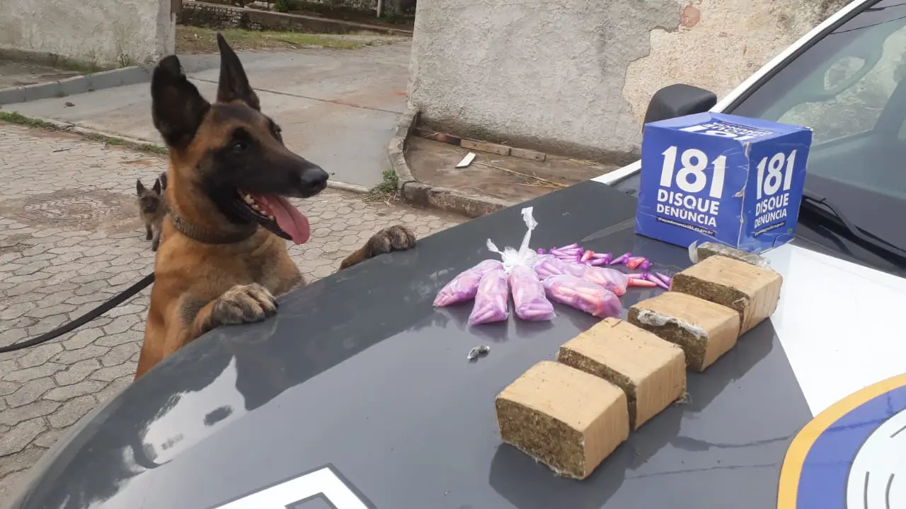 Giro Policial: Detido e drogas apreendidas no bairro Jardim Carapina e Central Carapina