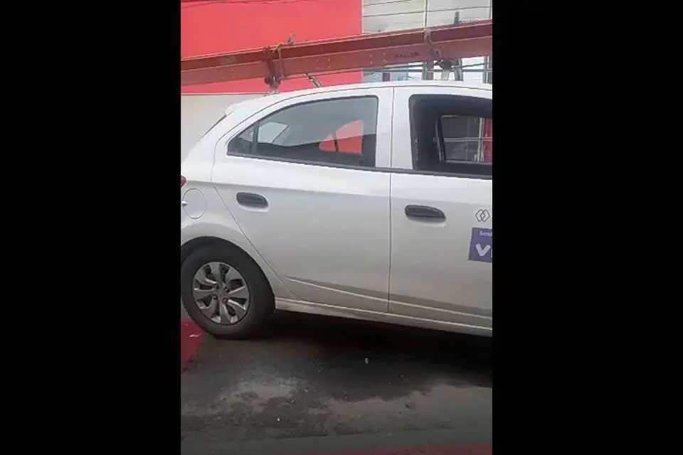 Novo vídeo de funcionário reclamando de cota de combustível, mas empresa rebate