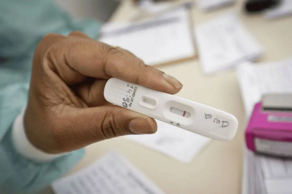 Anvisa aprova venda de autoteste para covid-19