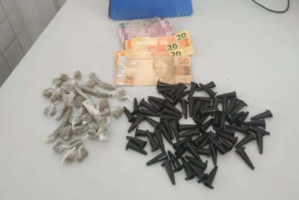 Giro Policial: PM apreende drogas em diferentes bairros na Serra