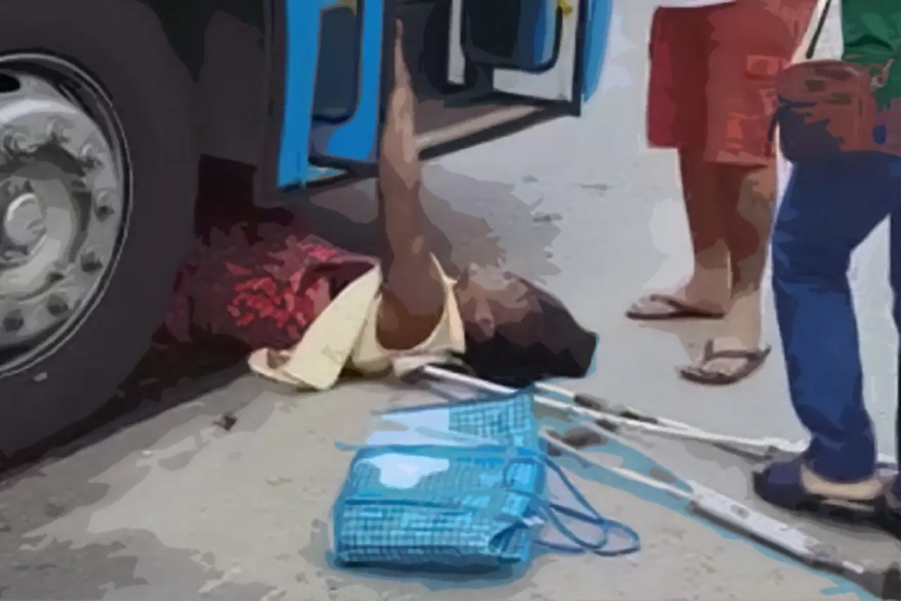 Mulher de muletas arrastada por roda de ônibus Transcol em Laranjeiras