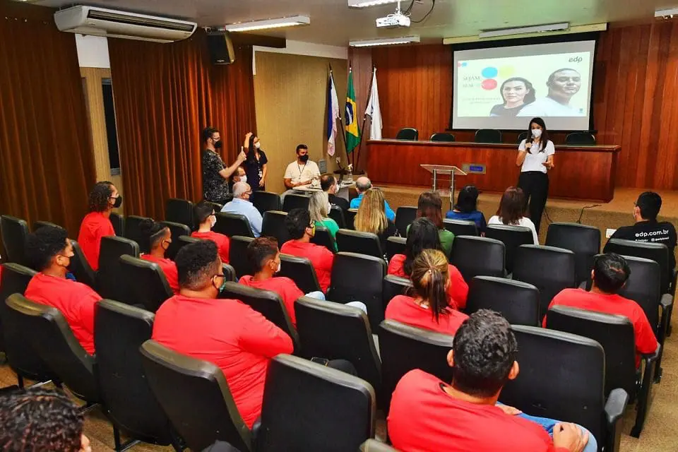 EDP realiza aula inaugural da primeira escola de eletricistas para pessoas trans no Espírito Santo