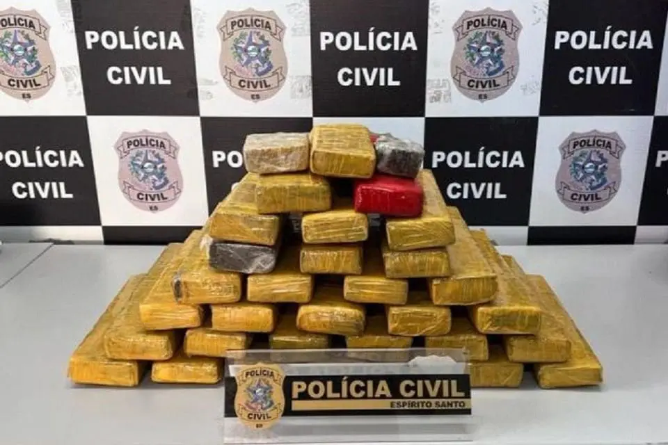 Polícia Civil apreende mais de 30 Kg de maconha dentro de ônibus em Carapina