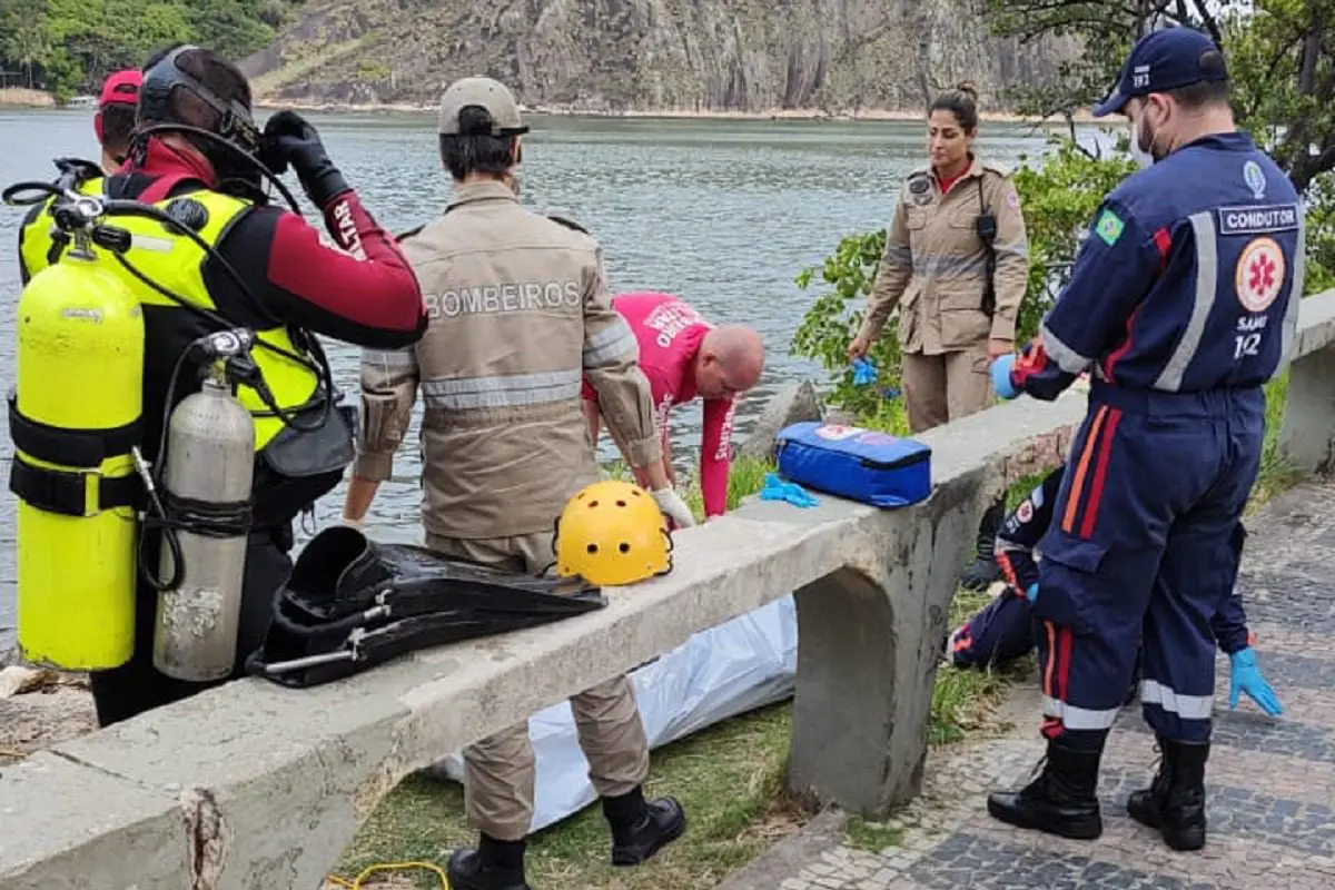 Vídeo: Rapaz baleado com quatro tiros e tenta escapar nadando pela baía de Vitória