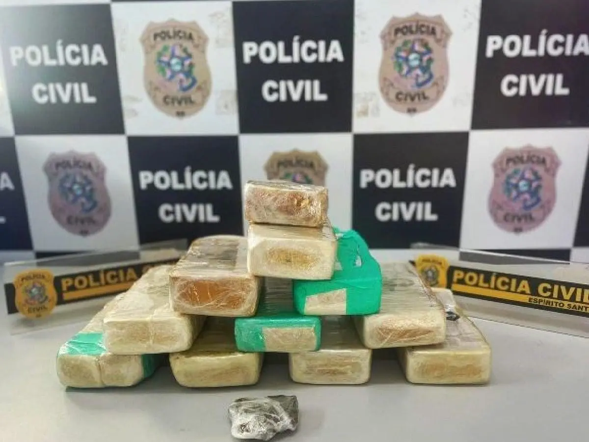DENARC Serra prende traficante com dez tabletes de crack durante operação em Jacaraípe