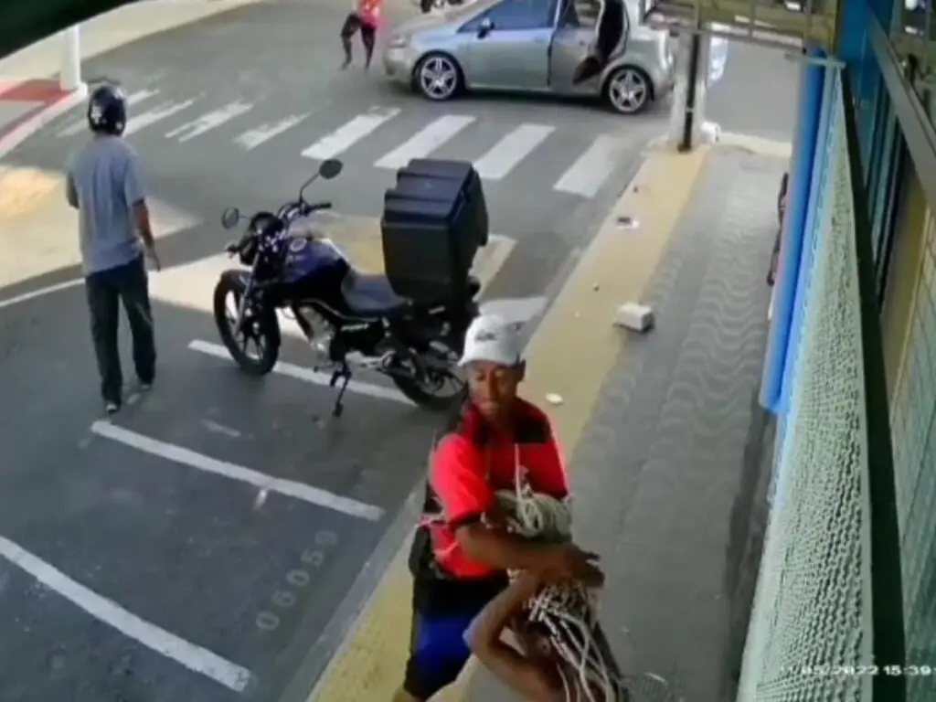 Vídeo: Mulher sequestrada em plena luz do dia por traficantes em Guarapari, no ES
