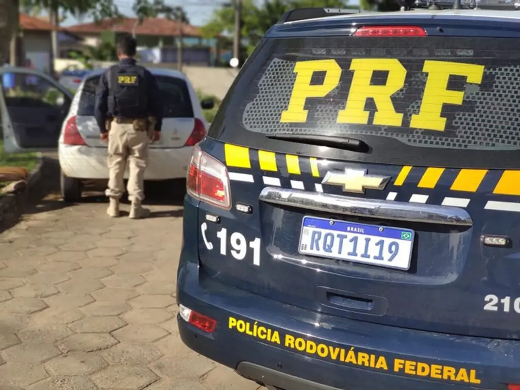 PRF recupera dois veículos em menos de 5 minutos na Serra