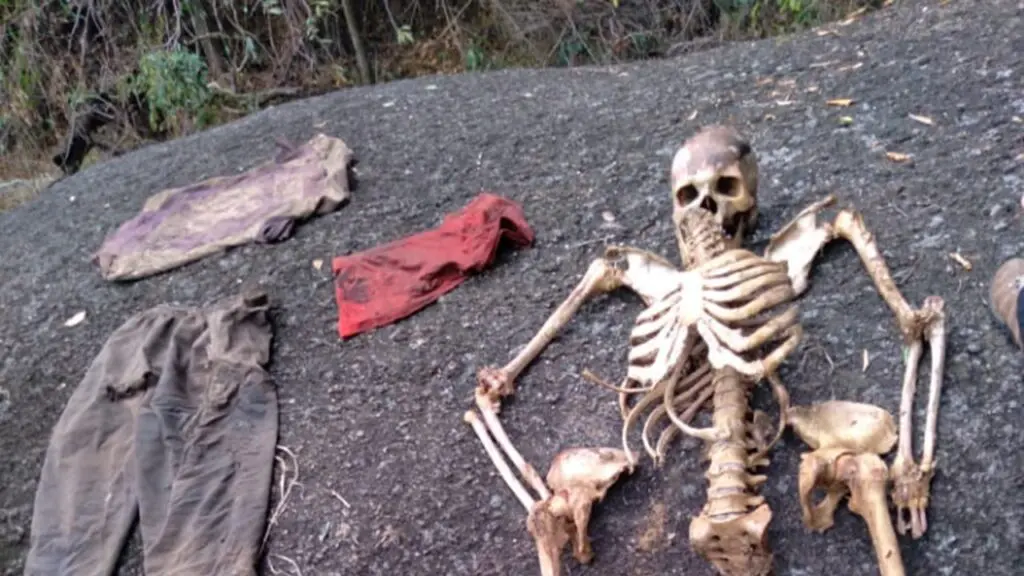 Polícia encontra esqueleto humano completo dentro de caverna na Serra