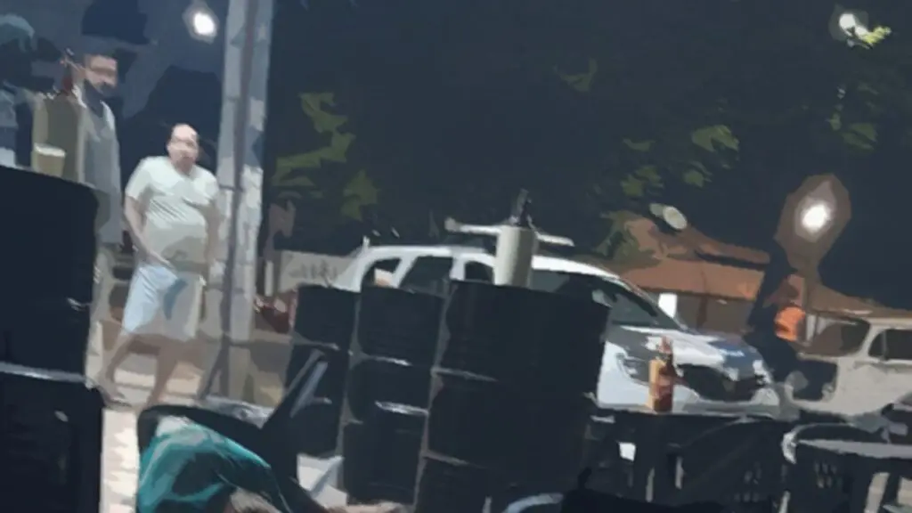 Homem executado com 20 tiros enquanto bebia com amigos no bairro Barcelona
