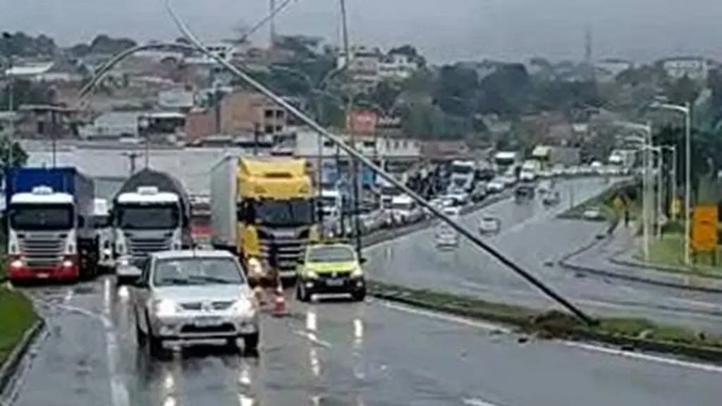 Acidente na BR-101 próximo ao viaduto de Planalto Serrano