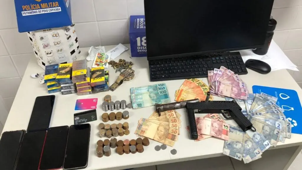 Grupo do crime faz arrastão em Nova Carapina e na fuga usa motorista de App como refém