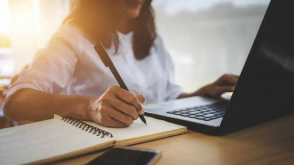 ES abre mais de 750 vagas de cursos pelo Programa Pronatec Jovem FIC Pronatec Jovem FIC abre mais de 700 vagas em onze opções de cursos no ES