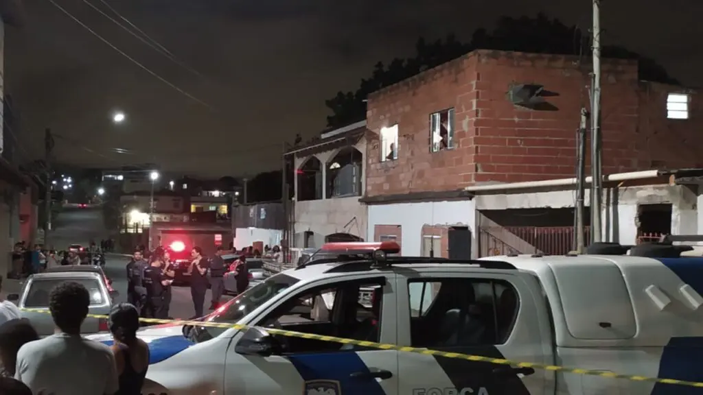 Vendedor de amendoim morre baleado no bairro Nova Carapina II Vendedor de amendoim morre baleado no bairro Nova Carapina II