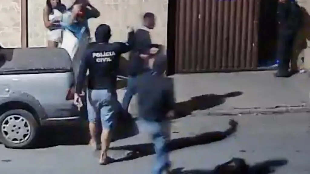 Vídeo: Fake Policiais Civis invadem cabaré clandestino e disparam contra traficantes na Serra
