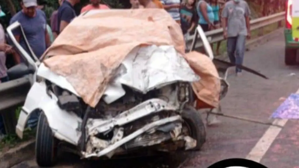 Grave acidente na BR-101 entre caminhão e carro mata empresário na Serra