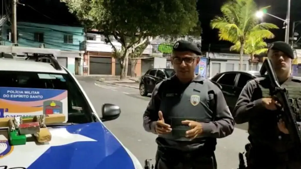PM apreende mochila de ‘estudante’ recheada de maconha em Feu Rosa