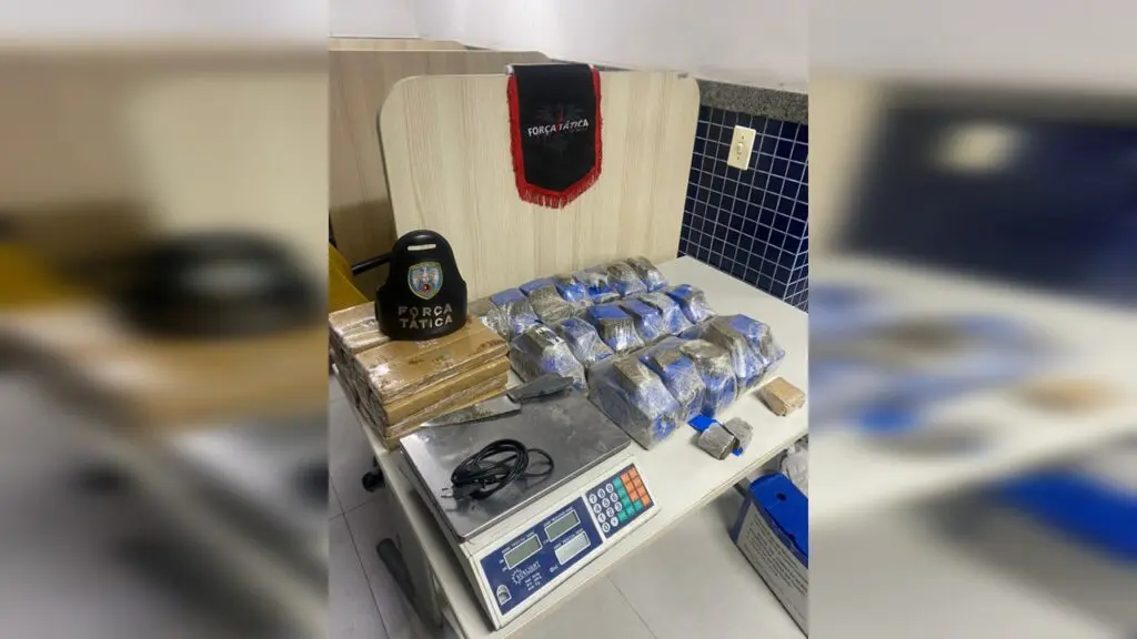 Força Tática arrocha biqueira e apreende 34 tabletes de maconha em Vila Velha