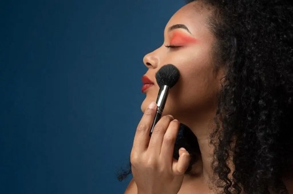 O Boticário e Prefeitura abrem curso de maquiagem para mulheres na Serra