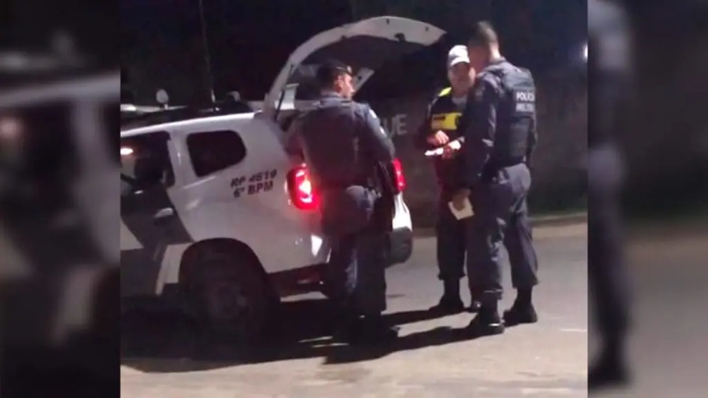 Homem atropela mulher e a arrasta com o carro em Serra Dourada