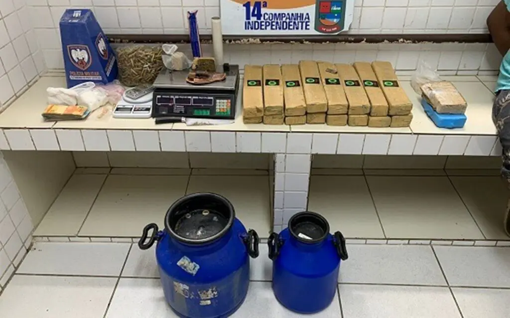Polícia Militar prende maluco de Linhares recheado com drogas ilícitas em Jacaraípe