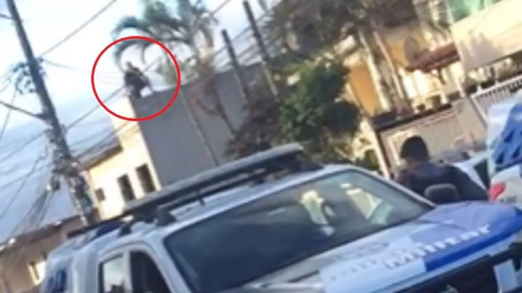 Homem surtado aterroriza sua família e ameaça se jogar da laje no bairro Novo Horizonte
