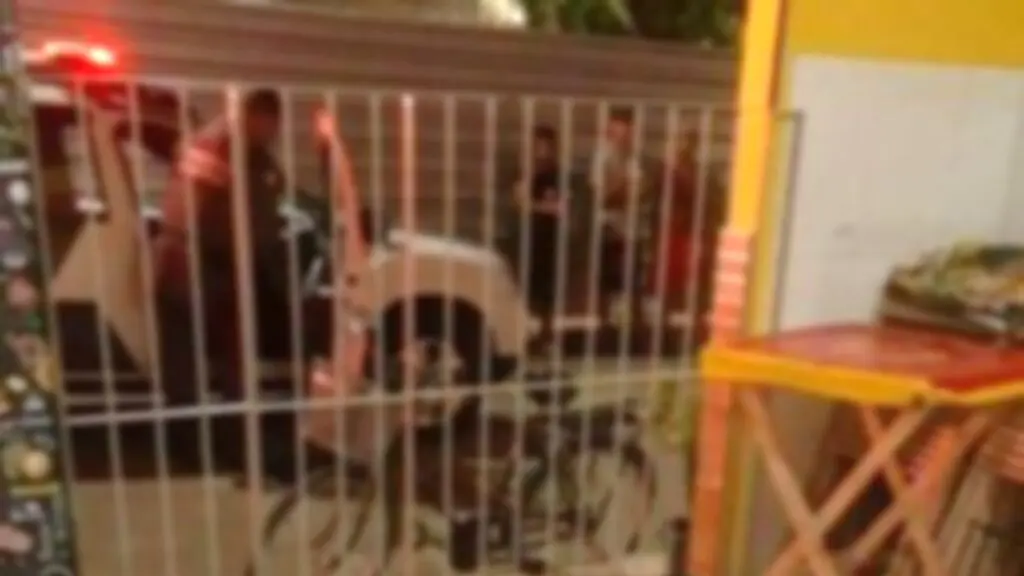 Adolescente baleado na cabeça enquanto comia lanche com parentes na Serra