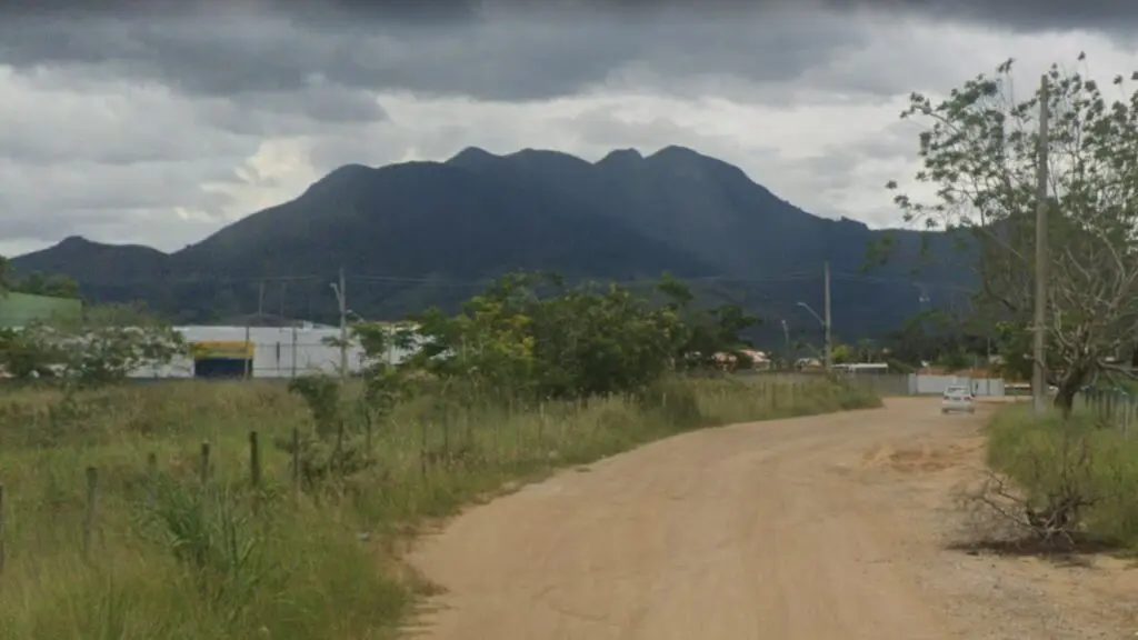 Homem sofre emboscada e morre com vários tiros no bairro Residencial Centro da Serra
