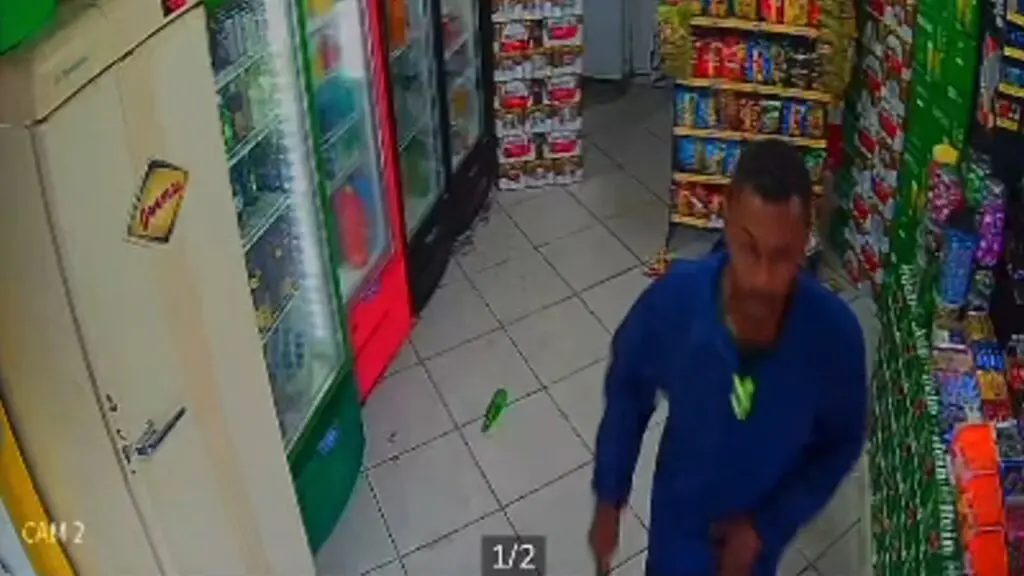 Vídeo: homem assassinado dentro de distribuidora de bebidas na Serra