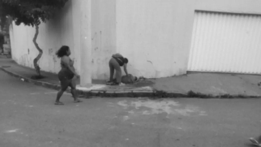Vídeo: SAMU socorre adolescente baleado na cabeça no bairro Praia de Carapebus