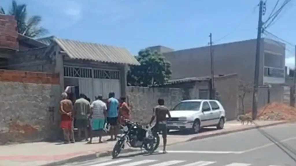 Vídeos: Homem morre após ser baleado no bairro Praia de Carapebus