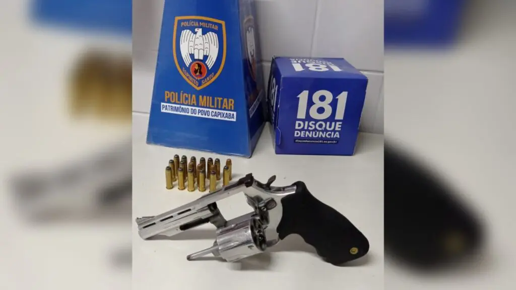 Denúncia anônima ajuda PM a prender homem armado em frente a um comércio em Novo Horizonte