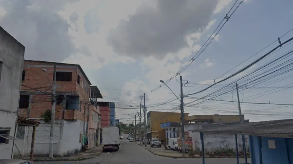 Polícia Militar arrocha biqueira do Paredão e apreende mais de 250 pinos de cocaína