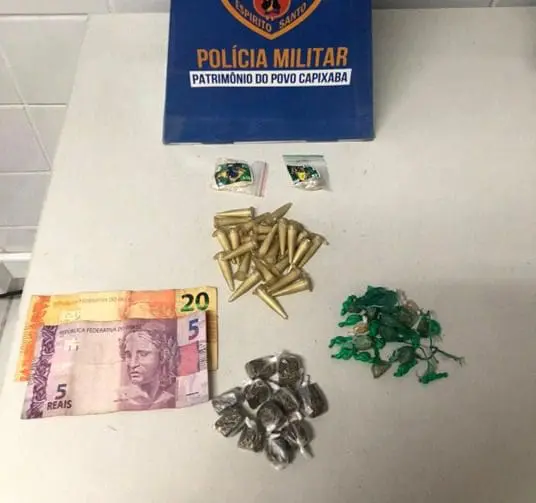 Giro Policial: moradores ajudam PM a derrubar biqueiras e prender traficante na Serra