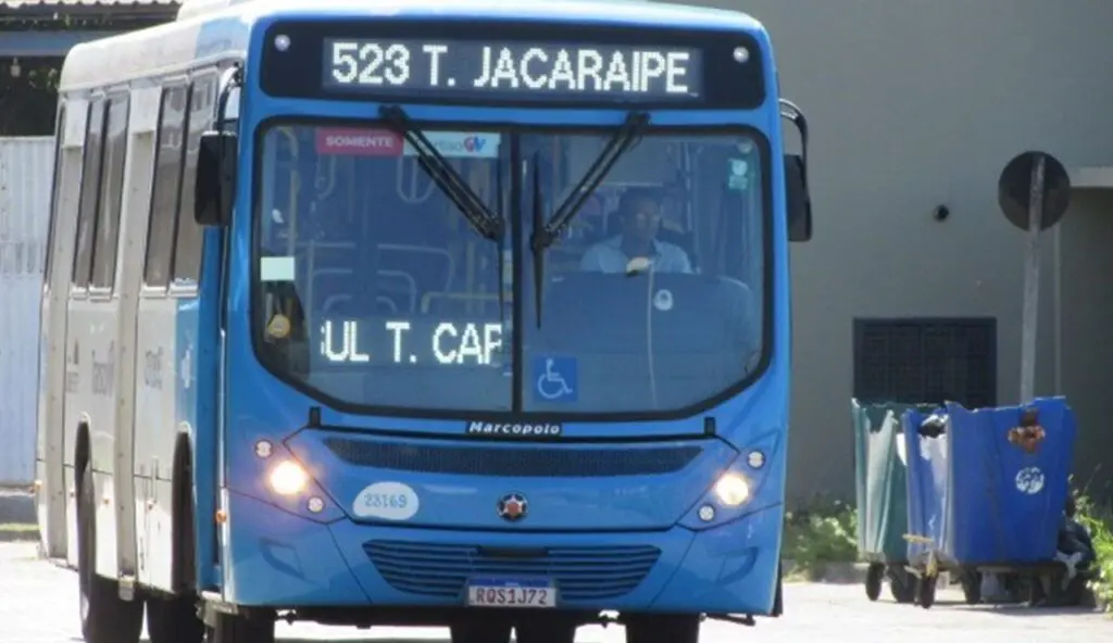Sistema Transcol divulga programação especial para Ano Novo na Grande Vitória Ônibus do sistema Transcol linha 523 Terminal Jacaraípe