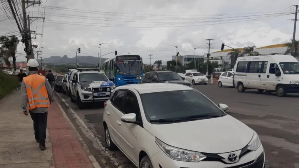 PM prende “queimado” de tornozeleira eletrônica com carro roubado em Carapina