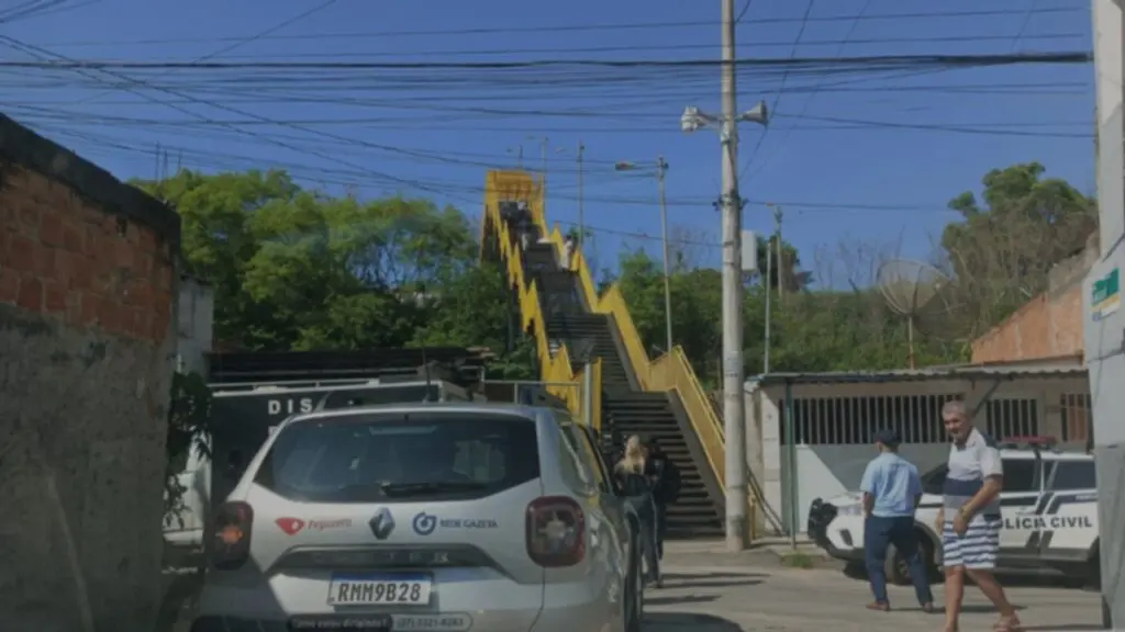 Moradores encontram corpo de homem na escadaria do bairro Central Carapina