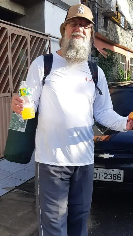 Serrano se inspira no filme "Forest Gump" para viajar mais de 500 km a pé de Vitória até Belo Horizonte